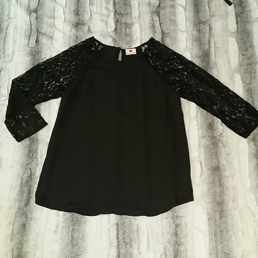 Quarter sleeve blouse